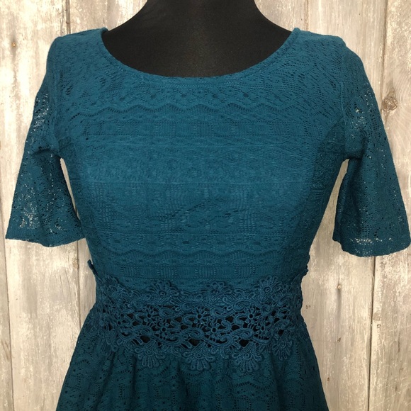 Blue dress with lace details - Picture 2 of 4
